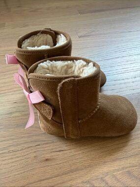 UGG Jesse Bow II Baby Boots Chestnut Pink Bows Size 4/5
